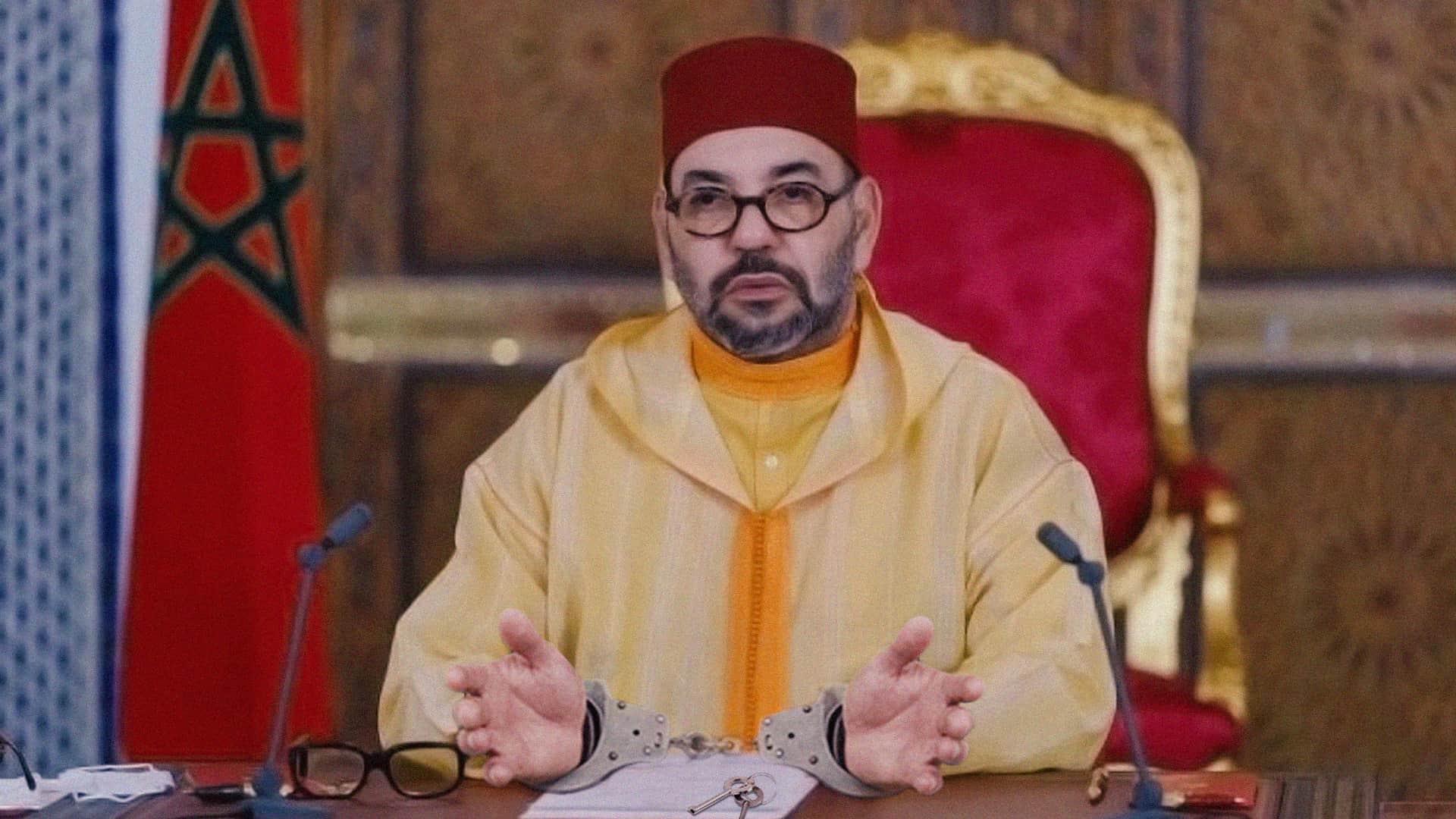صورة ملك المغرب يعتقل نفسه بعدما تجرأ ومدَّ يده للجزائر