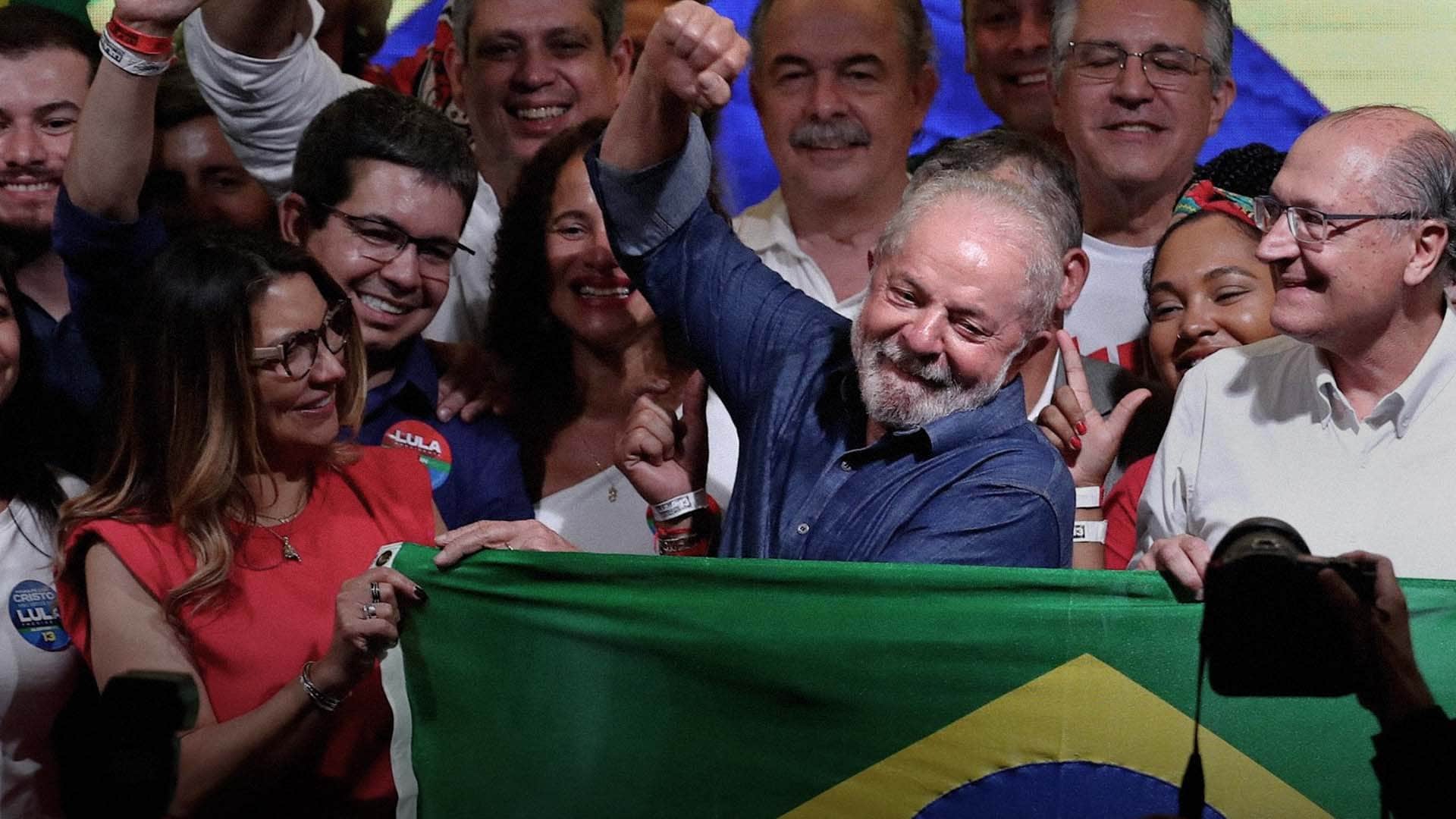 صورة أميركا تدعو البرازيليين لاحترام نتيجة الانتخابات وعدم الانجرار إلى حرب أهلية تدعم اليمينيين فيها بالمال والسلاح والخبراء والسي آي إيه