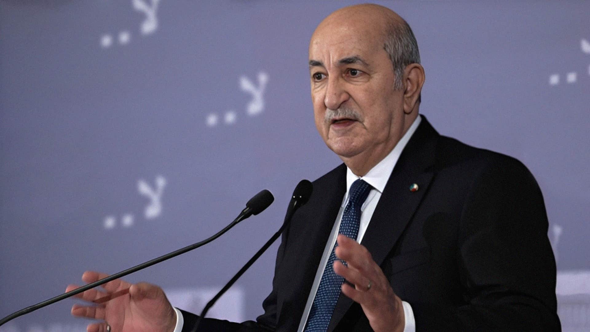 صورة تبّون يستنكر الانقلاب العسكري في النيجر بدلاً من إجراء انتخابات يفوز فيها الجيش