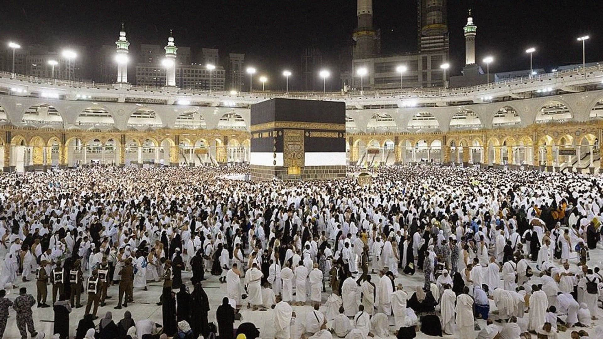 صورة مظاهرات مليونية في محيط بيت الله للمطالبة بإصلاحات قدريّة