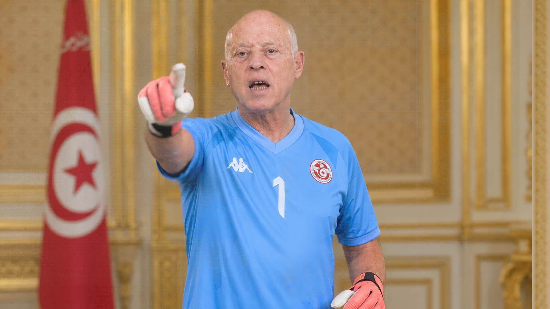  صورة قيس سعيد يأمر بحل المنتخب التونسي وتولّي مهام حارس المرمى مؤقتاً