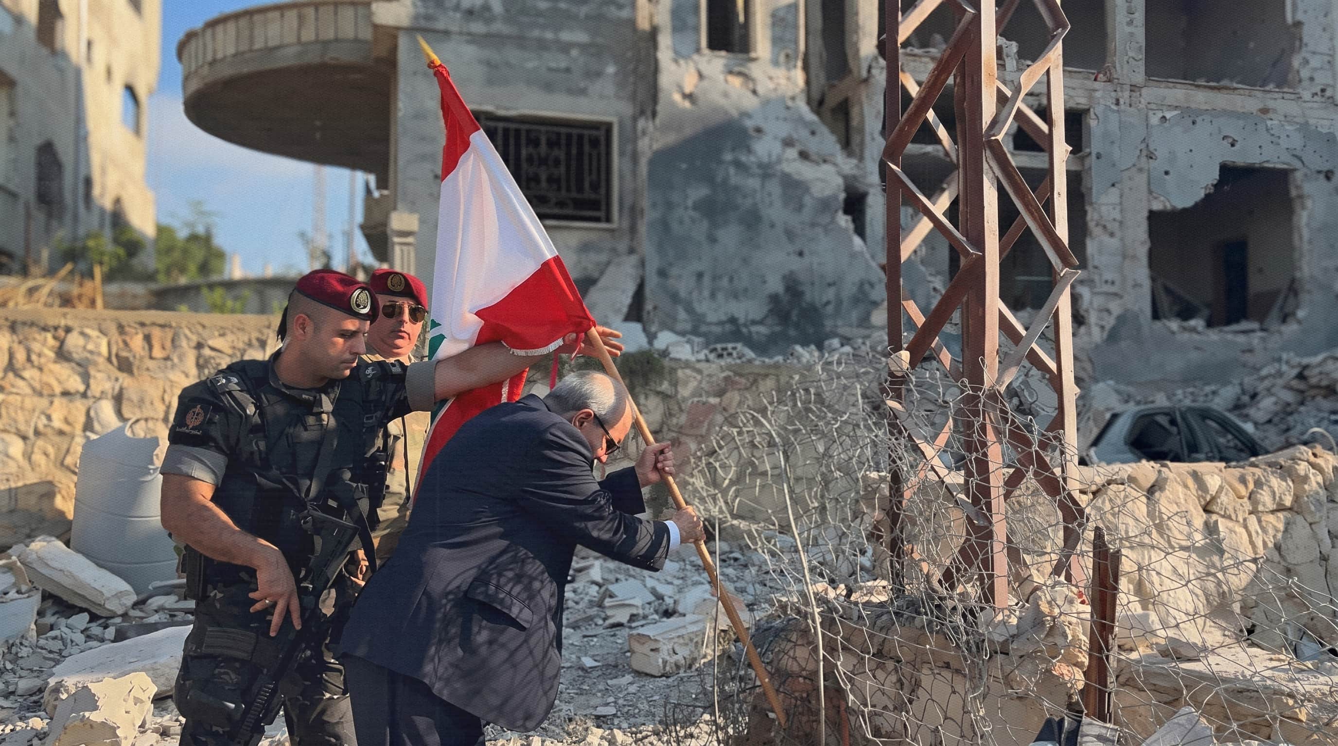  صورة النازحون اللبنانيون يحسمون قرار العودة إلى قراهم في الجنوب بعد نجاح عملية غرس العلم