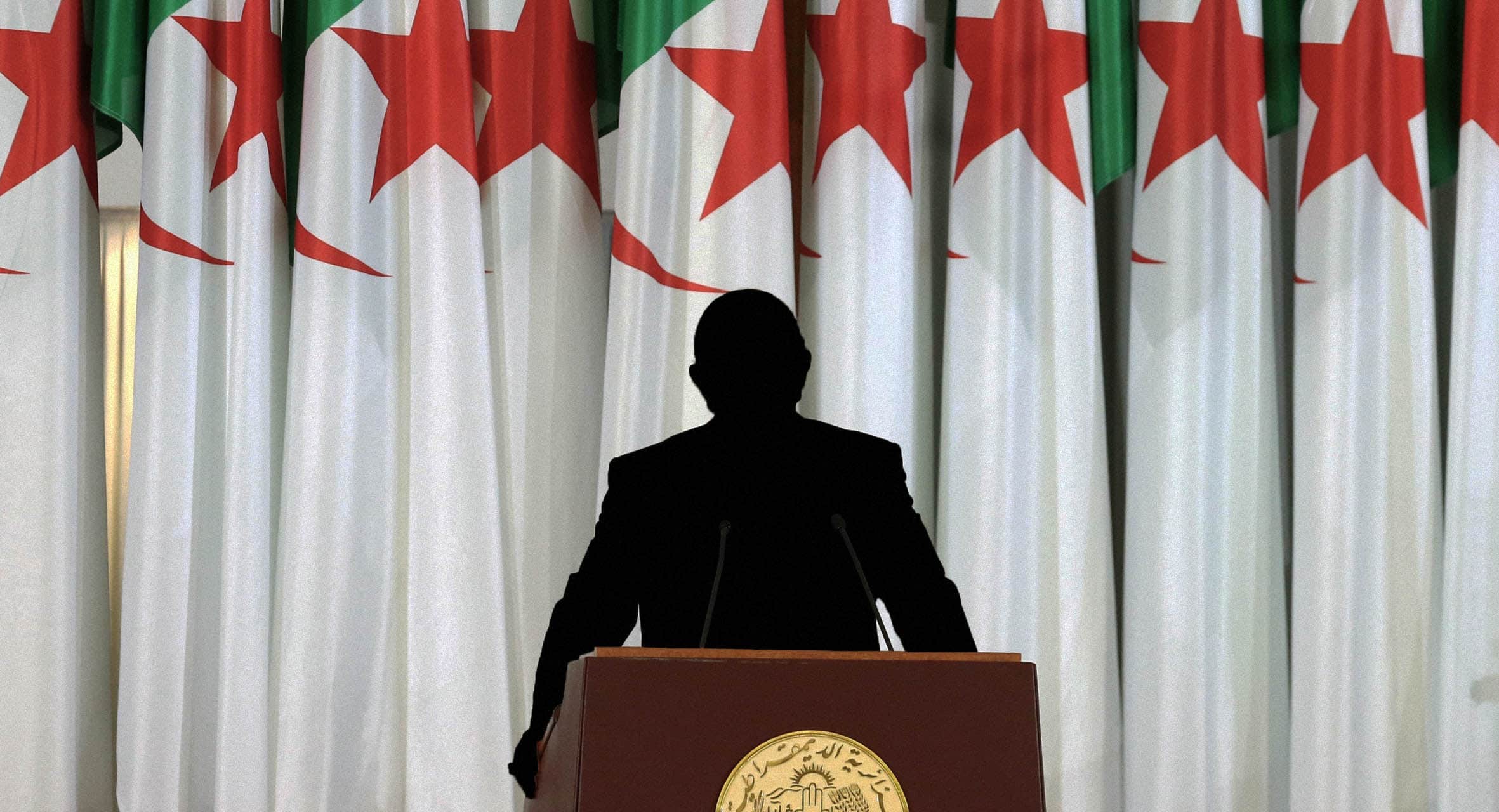 صورة تبون يمارس التناوب على السلطة مع الفراغ