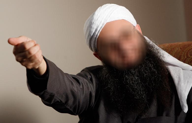 صورة داعية يجيز الاستنساخ البشري لتفادي الجنس عند التكاثر
