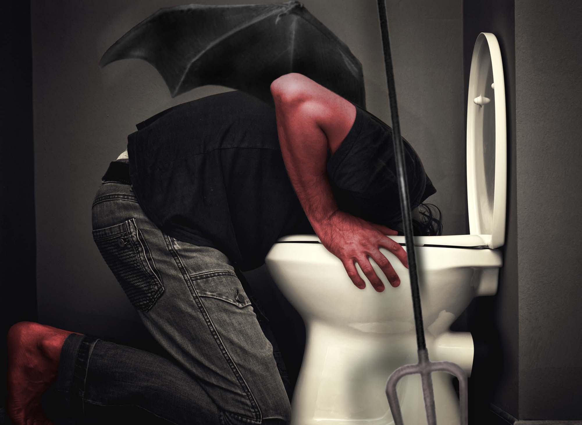 صورة إصابة الشيطان بتلبك معوي بعد لعقه شاورما عن الأرض