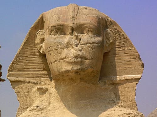 صورة السلطات المصرية تحبط محاولة هروب لـ “أبو الهول”