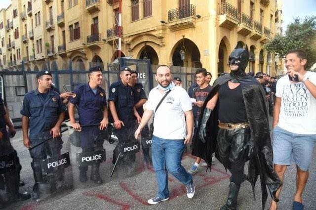 صورة المظاهرات في لبنان: قوّات الأمن تفاجئ المواطنين بوجودها