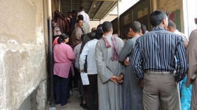 صورة مواطن ينجح في إنجاز معاملة في دائرة حكومية خلال يوم واحد