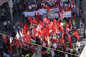 صورة العثور على عمّال في مسيرات يوم العمّال، وأحد العمّال نفسه من العام الماضي