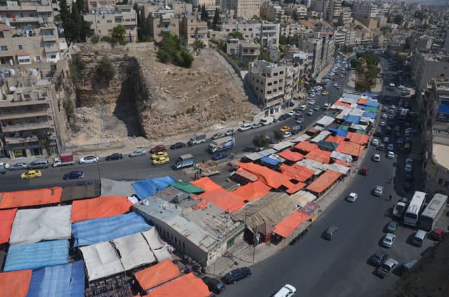 صورة طرح عطاء لنقل سوق الخضار وسوق الجمعة إلى مكان الباص السريع