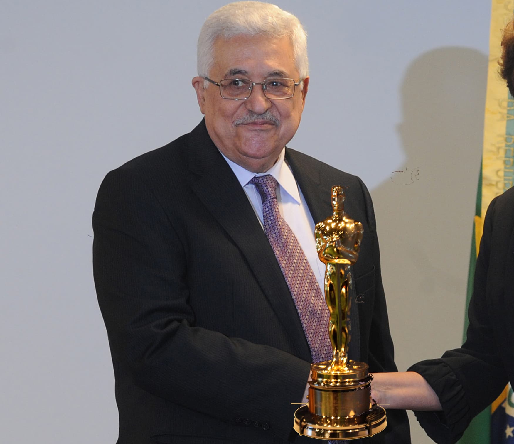 صورة جوائز الأوسكار: محمود عباس يحظى بجائزة أفضل ممثل  لفلسطين ل٢٠١٤