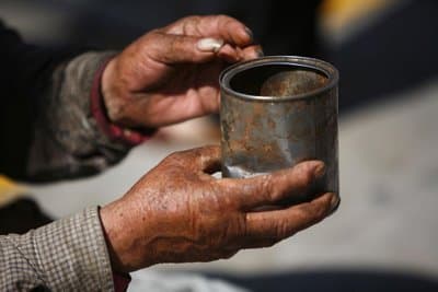 صورة افتتاح نقابة المتسولين في العاصمة تحت شعار (“الشغل” مش عيب)