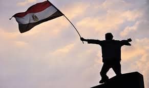 صورة قراء إحدى المجلات الالكترونية يلومون “نعم” على ما يحصل في مصر