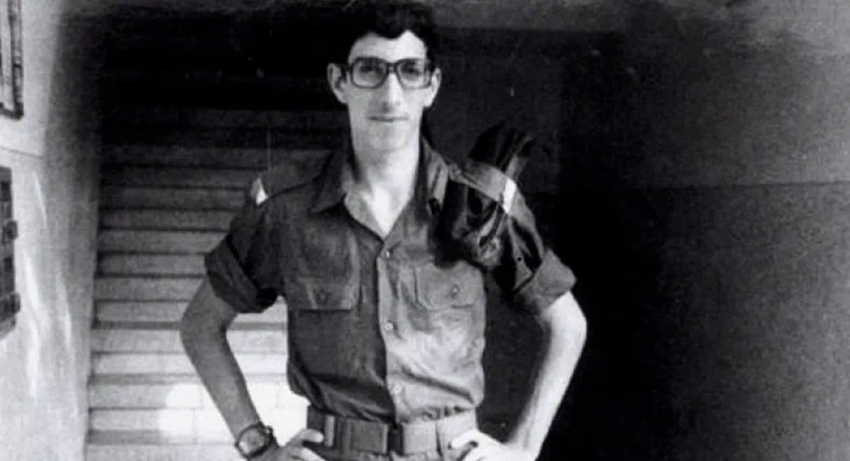 Israel guarantees the right of return to anyone, dead or alive, except for Palestinians image