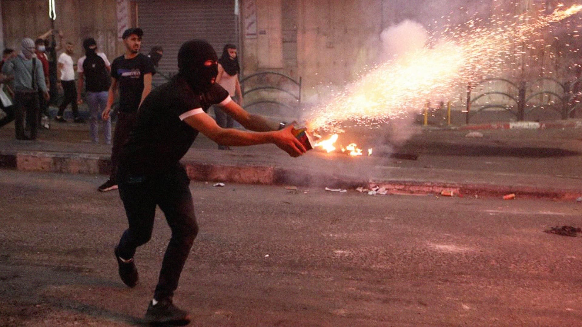 صورة  الجيش الإسرائيلي يتهم الفلسطينيين باستخدام مفرقعات محرمة دولياً