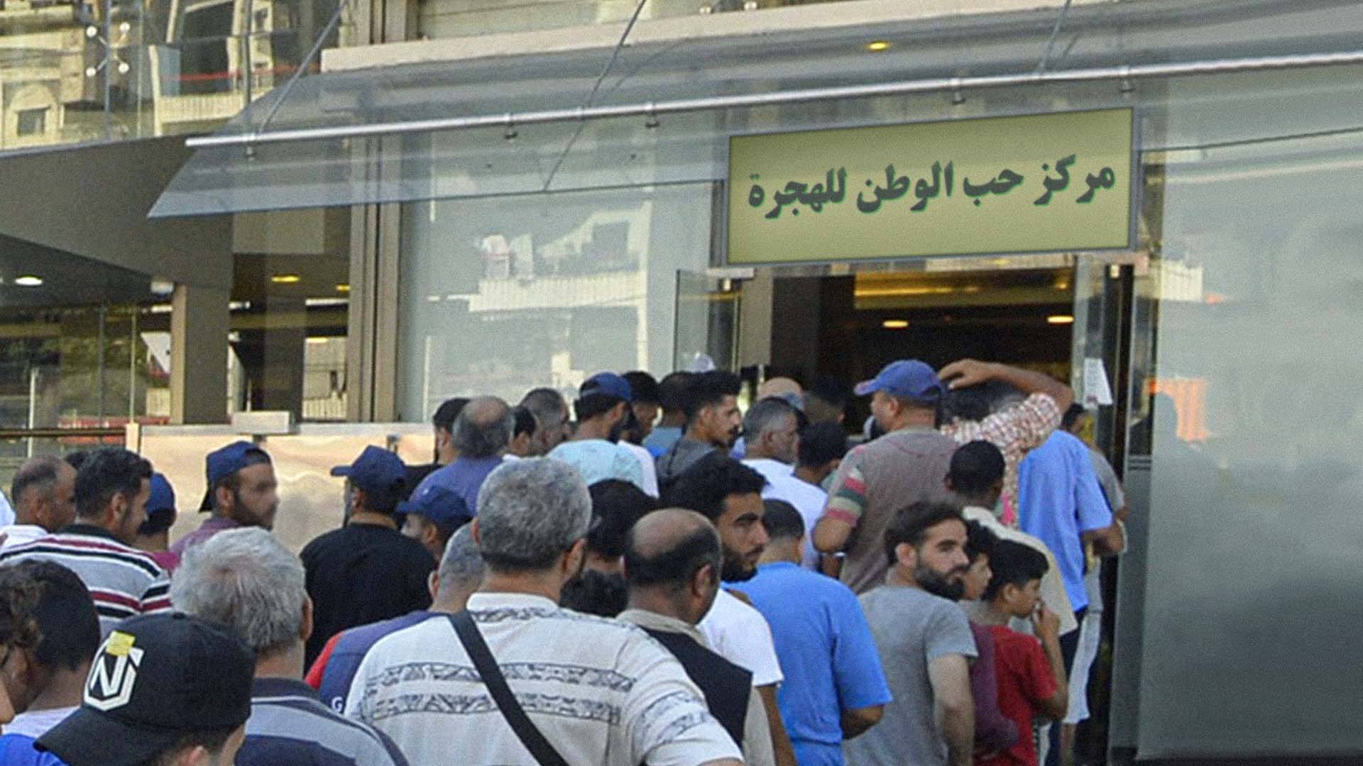صورة مستثمر يستجيب لدعوات الحكومة بإنشاء مشاريع وطنية ويفتتح مكتب هجرة