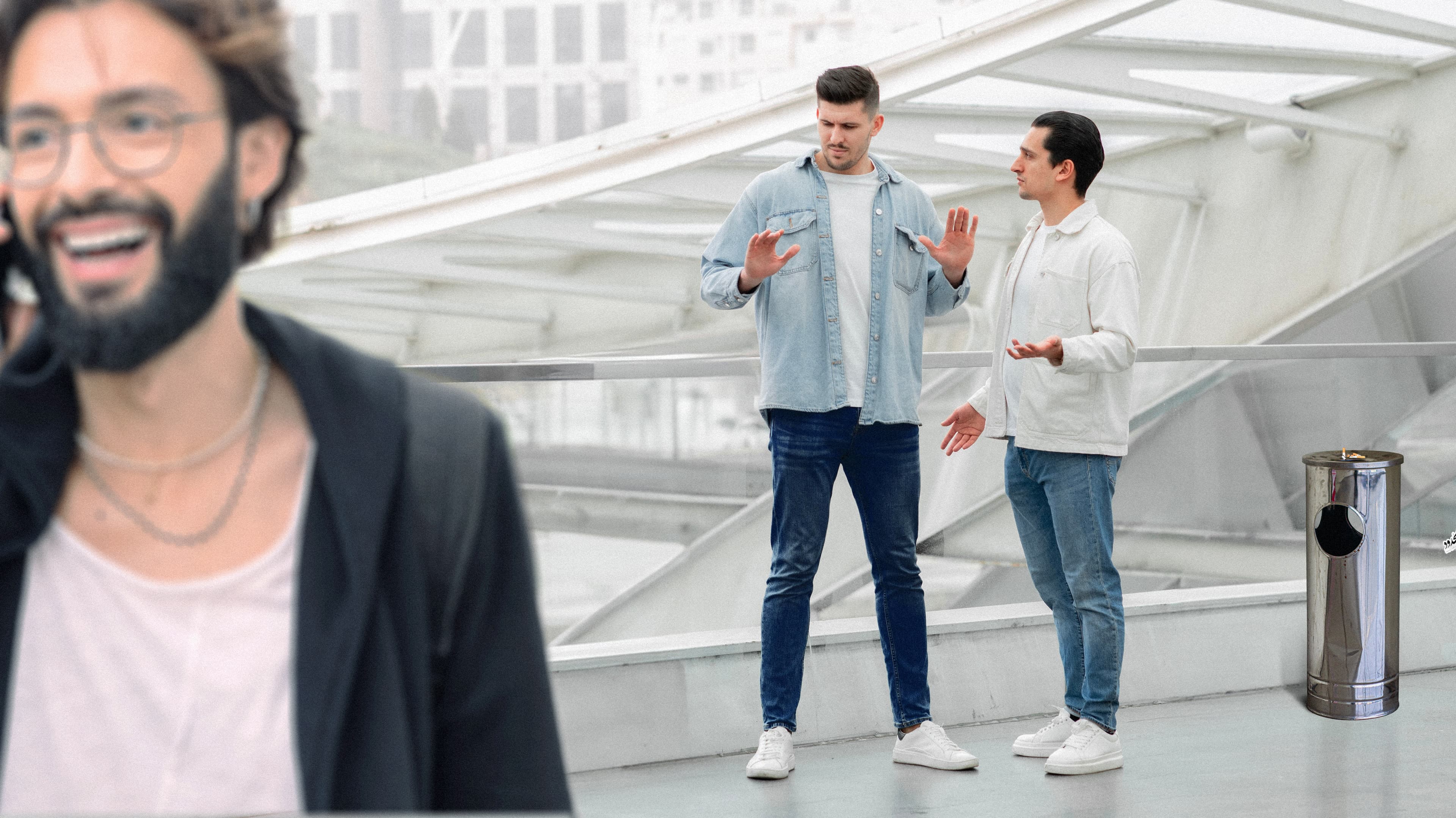 صورة شاب يؤكد أنه لا يمانع بوجود مثليين شرط أن لا يظهروا أمامه