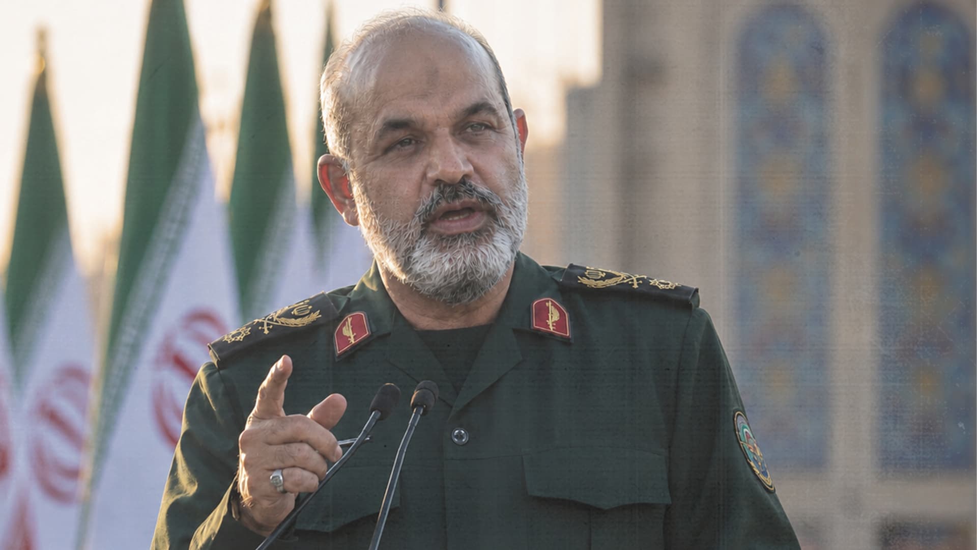 صورة الحرس الثوري يسمح للمعارضين بالنزول إلى الشارع للتعبير عن آرائهم فإن موعدهم الصبح