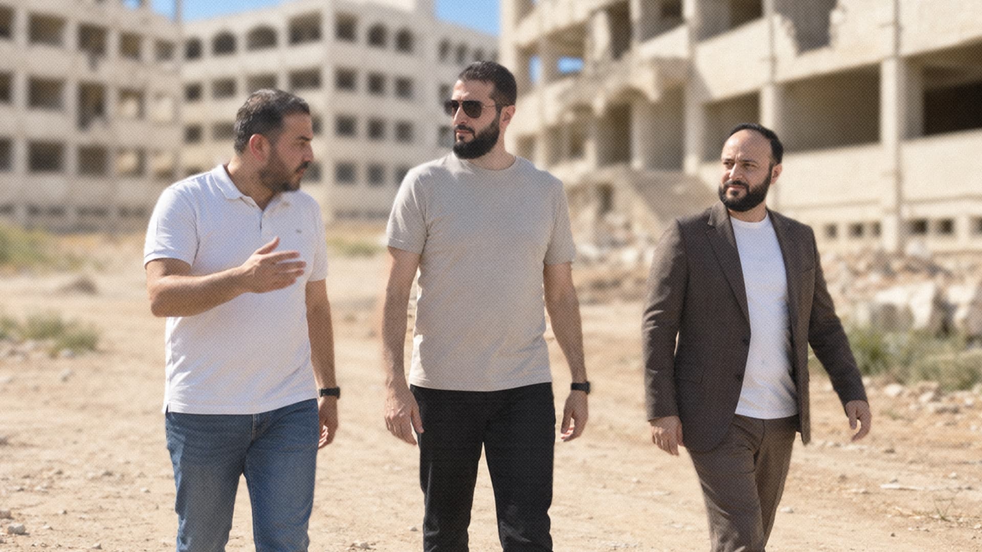 صورة رداً على ظهور نتنياهو في مناطق سورية: الشرع يقوم بجولة في أحد أحياء حلب