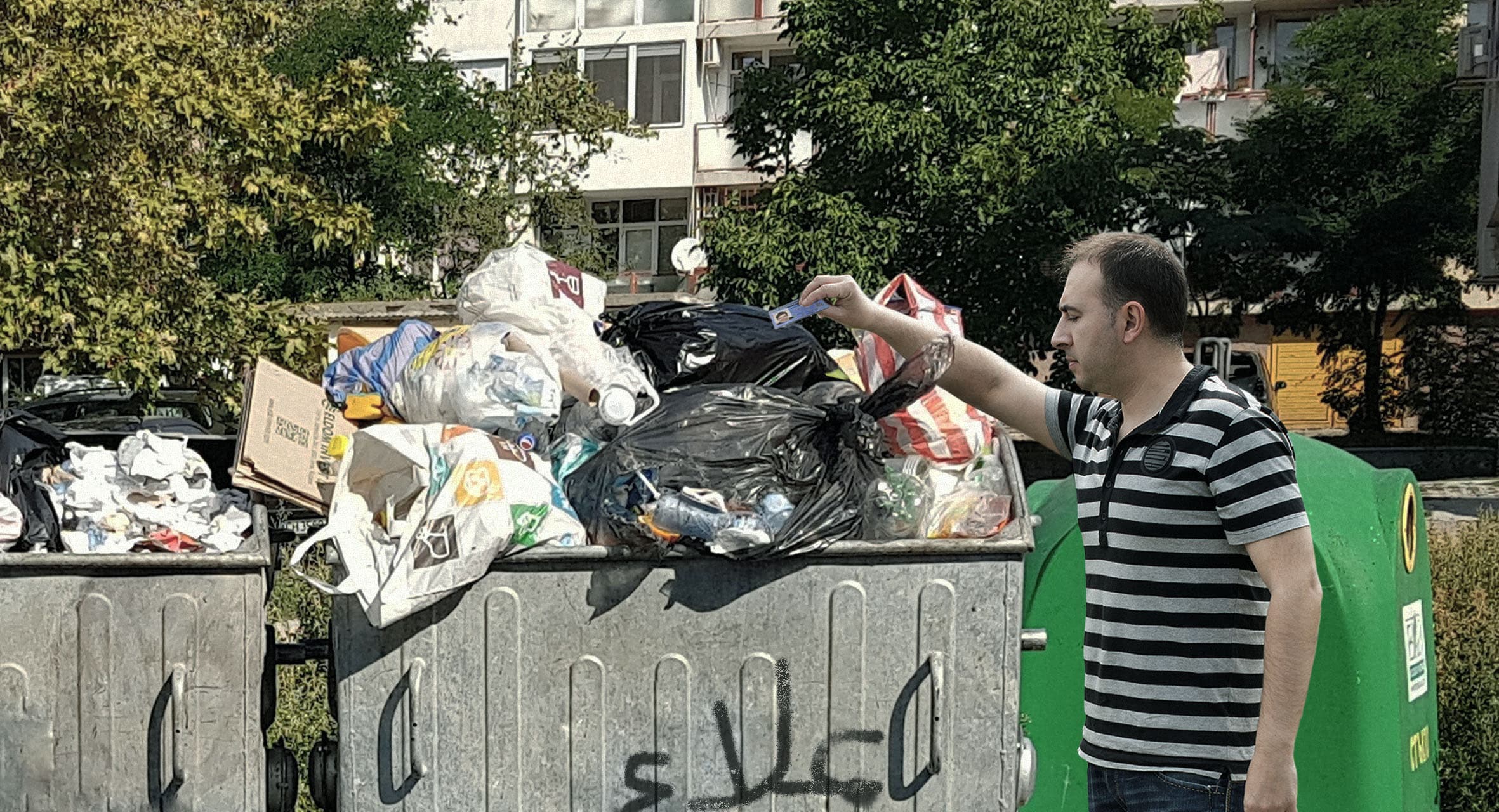 صورة شاب يتعمّد إضاعة هويته الشخصية ليتمكن من إصدار هوية بصورة أقل إثارة للحرج