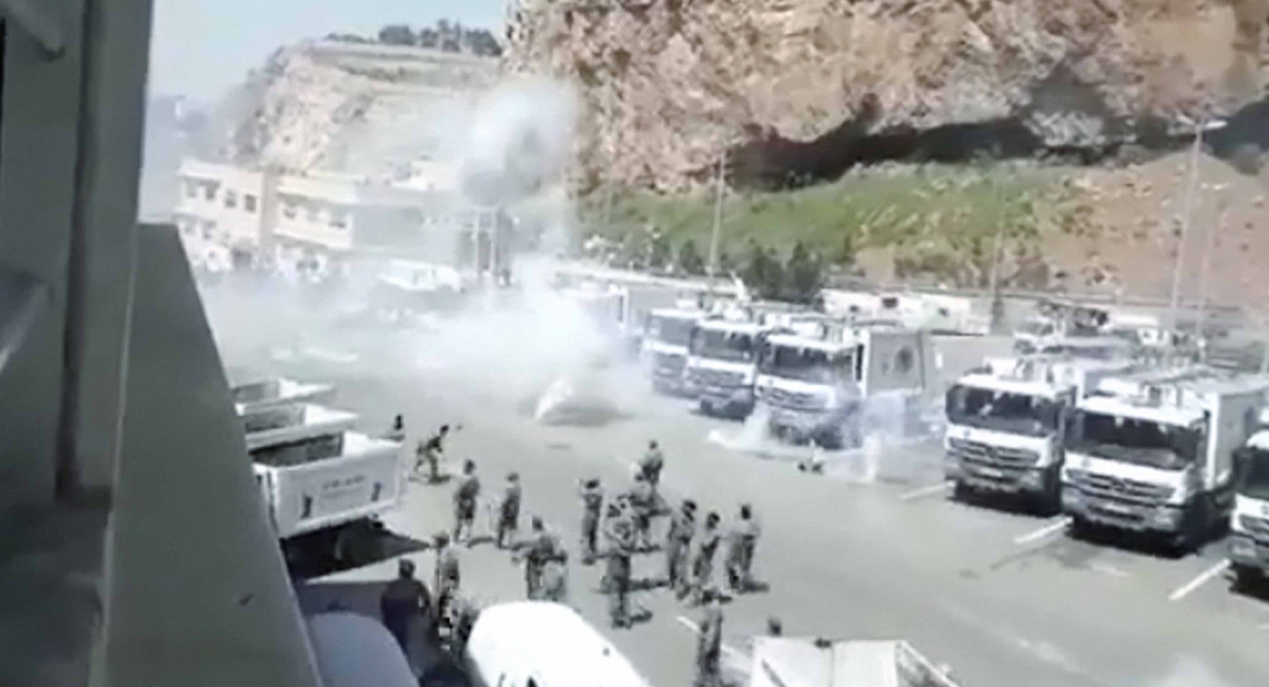 صورة لبنان: وقف دفع مستحقات عمال النظافة لفشلهم في تنظيف قذارة الدولة