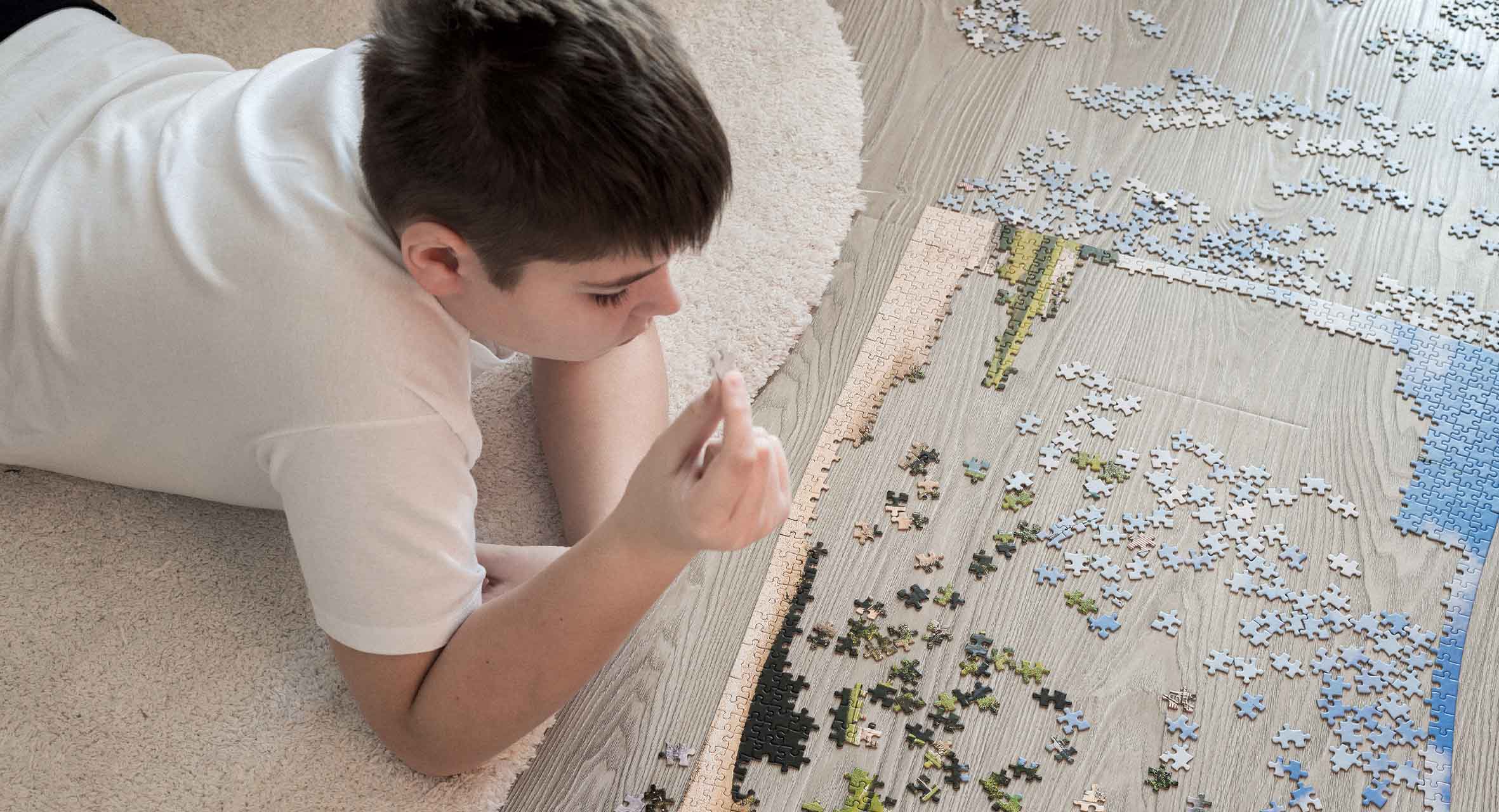 صورة انخفاض نسبة الأميَّة في المنطقة بعد قرار تعطيل المدارس