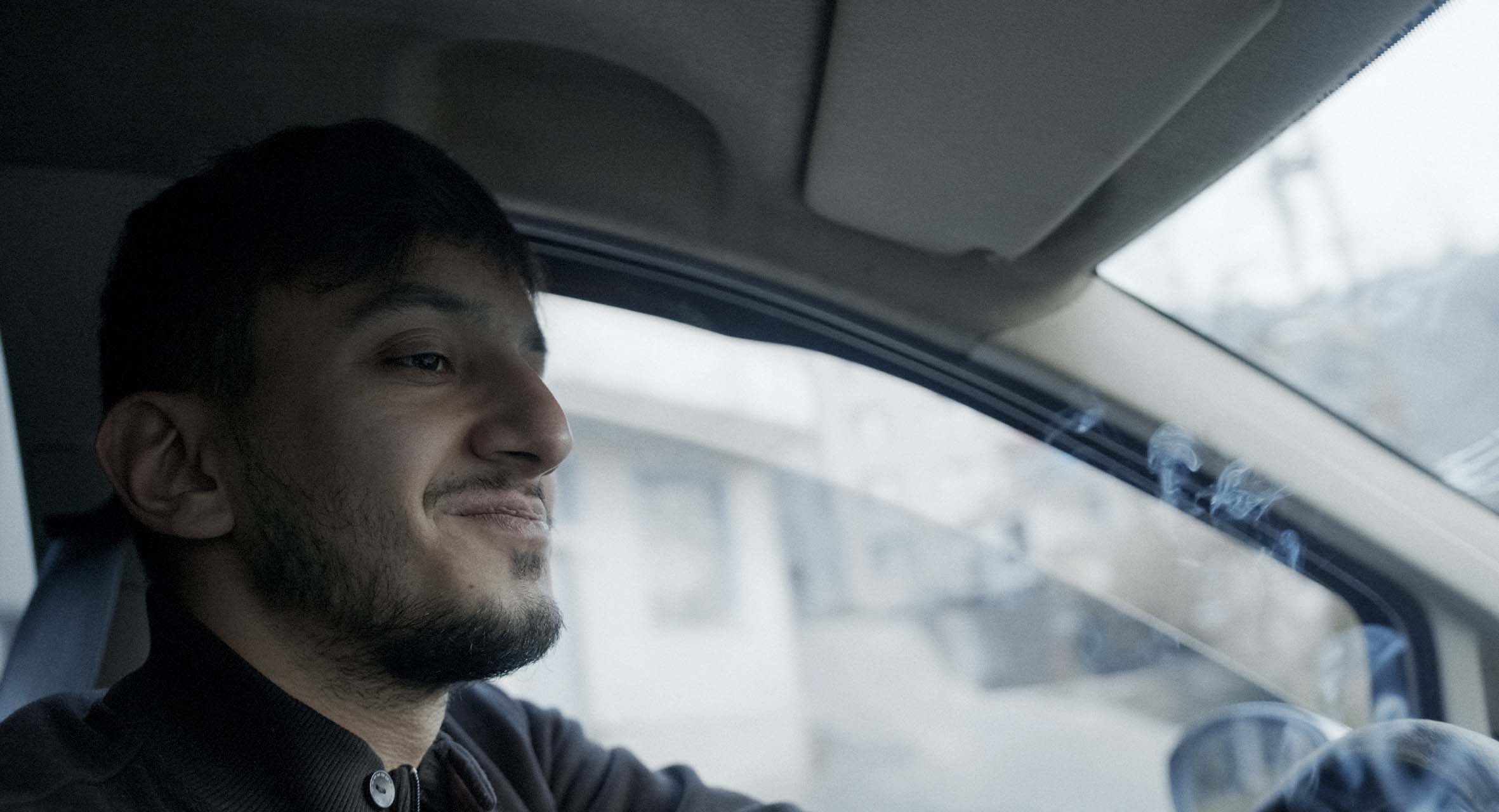 صورة بطلٌ شجاع يرفض البقاء في المنزل بسبب فيروس سخيف لم يقتل سوى بضعة آلاف