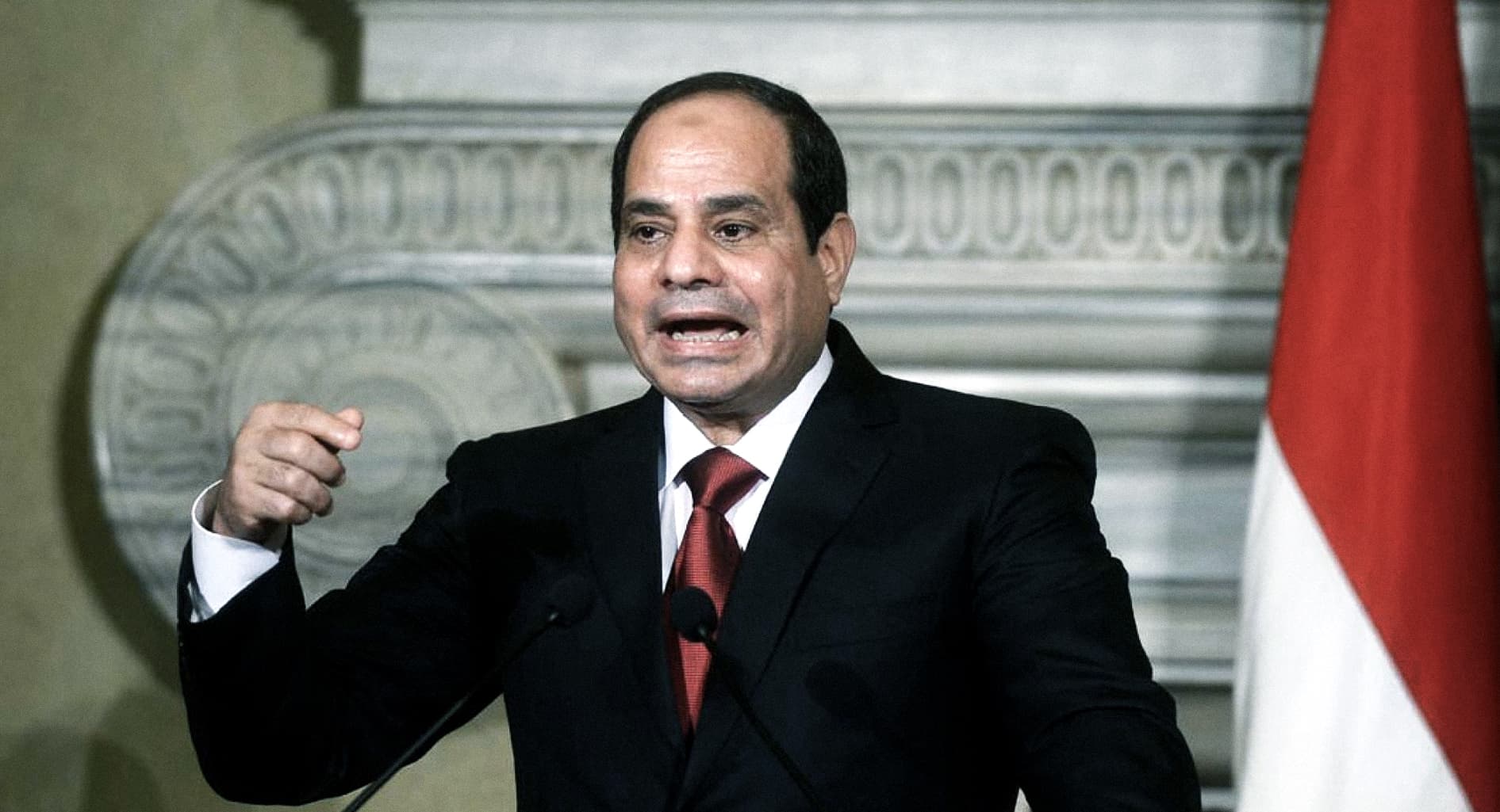 صورة السيسي يحث المتظاهرين على العودة إلى بيوتهم كي لا تصبح البلاد مثل سوريا والعراق ومصر