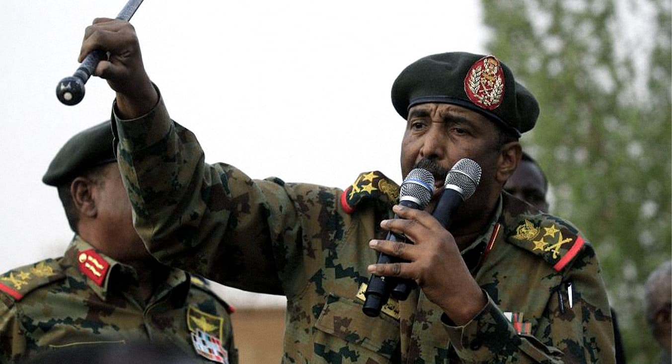 صورة البرهان يأمر بالتحقيق فوراً بحادثة عودة الإنترنت إلى السودان