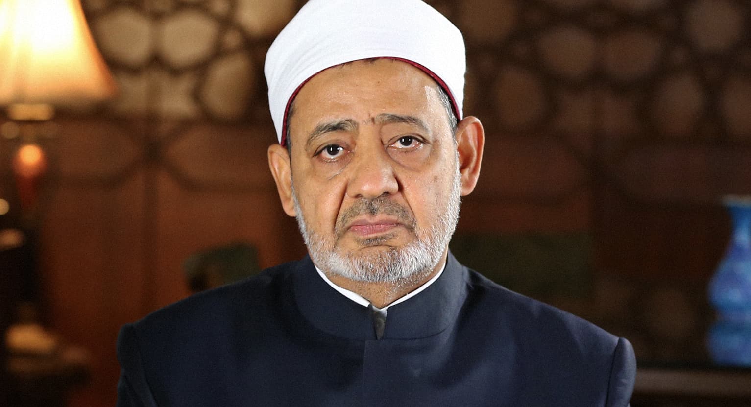 صورة الأزهر: “نتقدم بأسمى آيات التعاطف مع إخوتنا الفرنسيين بعد احتراق معبدهم النصراني الذي يرتاده الكفار لعبادة الأصنام”