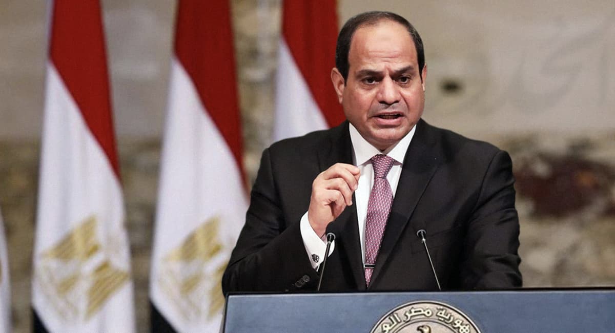 صورة السيسي يدعو إلى احترام ضحايا حادثة القطار وعدم التطرق إلى الموضوع والتركيز على إنجازاته