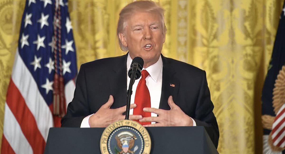 صورة ترامب: ندعم حق الشعب الفنزويلي، المُغتصِب المُتحرِّش الذي سنكسر أقدامه لو فكَّر بالاقتراب من حدودنا، بالعيش بكرامة