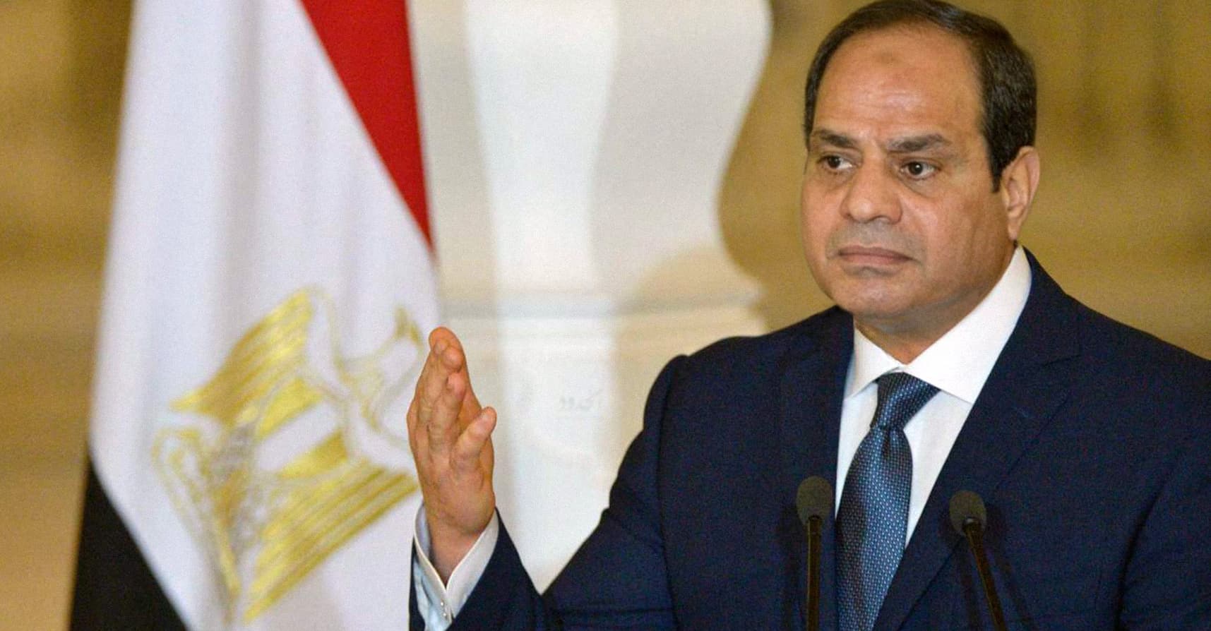 صورة السيسي يستنكر دعوات بقائه بالحكم وكأنه ليس أمراً مفروغاً منه