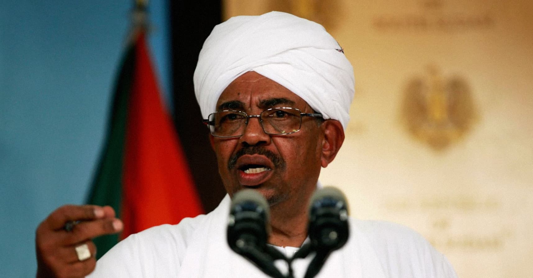صورة البشير يُذكِّر المحتجِّين أن بامكانهم الاستقلال عن السودان إذا لم تعُد أوضاعهم تعجبهم