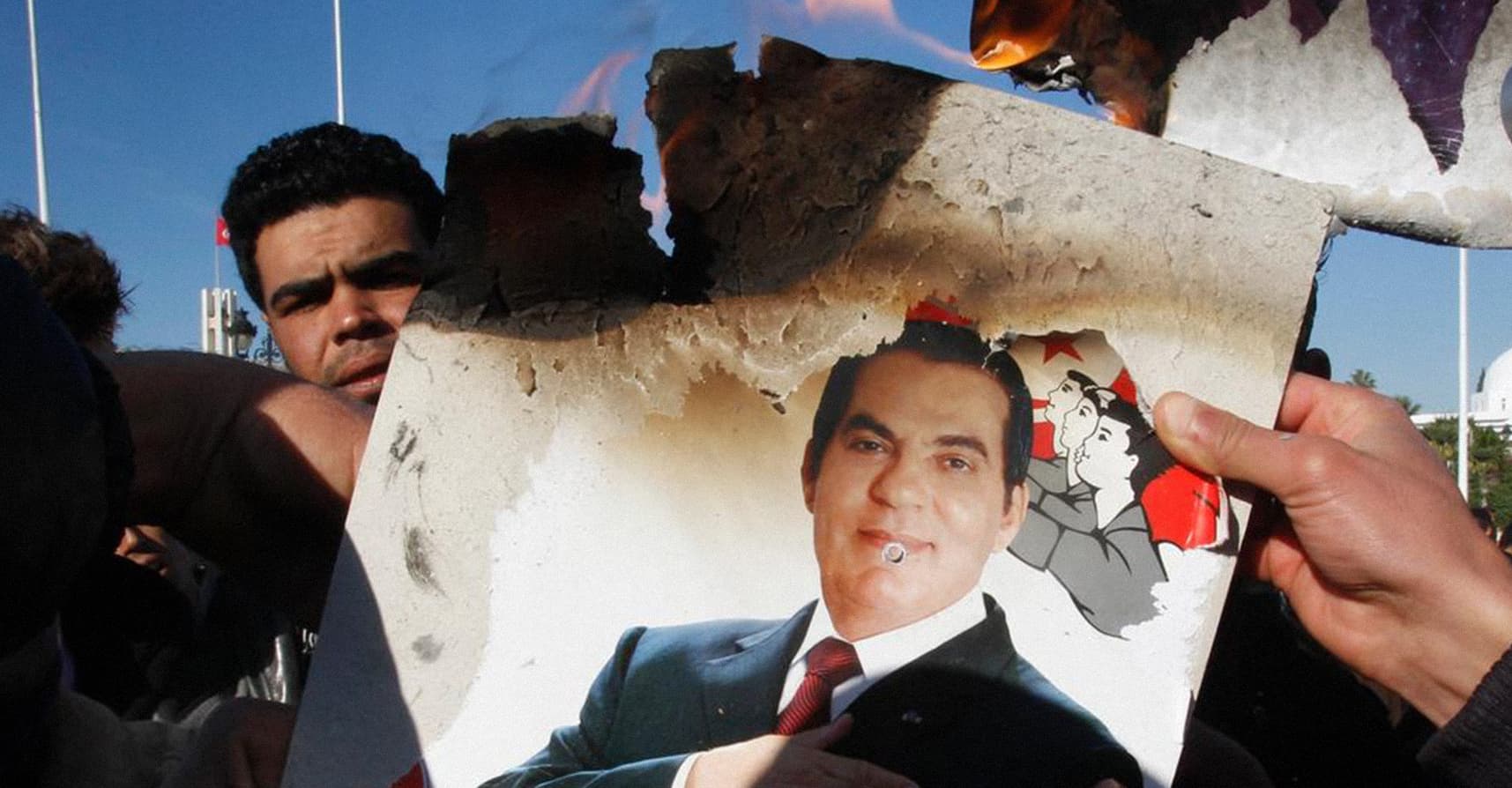 صورة الحكومة التونسية تتجاهل مطالب المحتجَّين بما أنّ آخر مرة أغضبوا فيها الشعب سارت الأمور على ما يرام