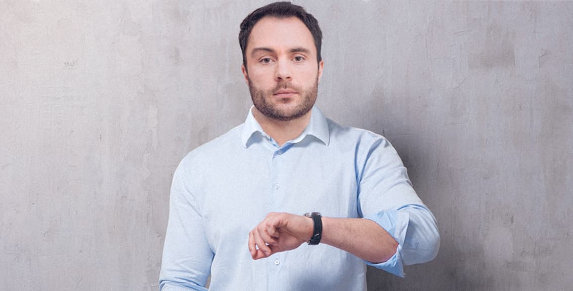 صورة هل يمكن أن تصل إلى عملك في الموعد؟ الحدود تسأل وتنتظر آدم أن يصل ليجيب