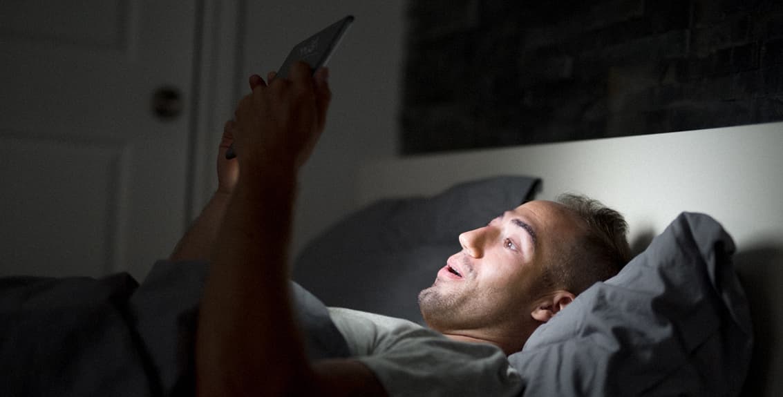 صورة حلقة جديدة من مسلسل تباغت شاباً اعتقد أنه سينام باكراً الليلة