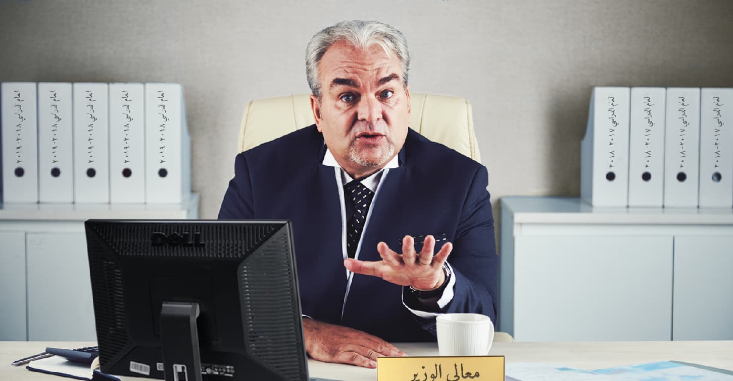 صورة وزير التربية والتعليم يؤكد أنَّ الحقائب الثقيلة ضرورية لمساعدة الطلاب لأنَّهم لن يتمكنوا من العمل إلَّا في العتالة