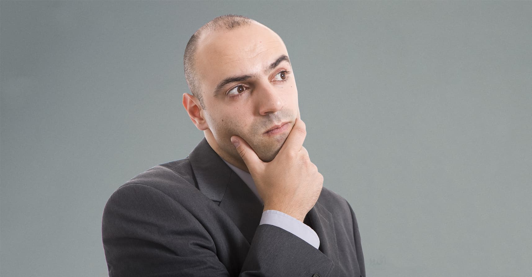 صورة لماذا يبلغ سعر كلية عامل وافد عشرات الآلاف من الدولارات بينما لا يتجاوز سعر العامل كله بضعة آلاف؟
