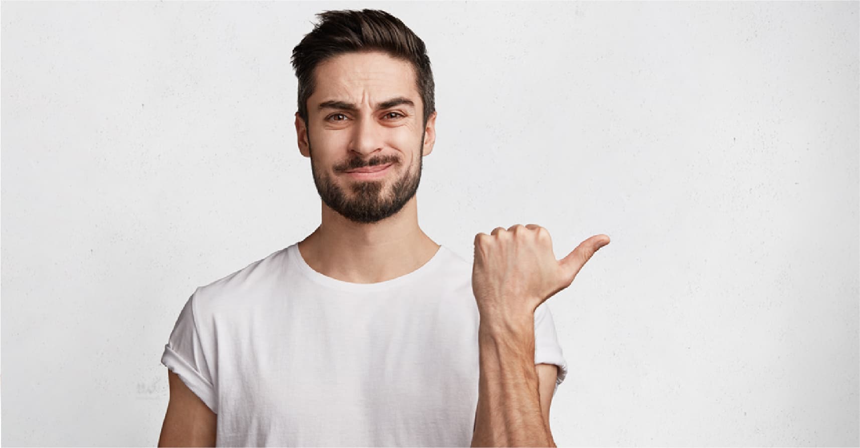 صورة شاب يرفض مجرّد التفكير بالذهاب إلى ألمانيا البشعة المملة السخيفة بعد رفض سفارتها منحه الفيزا
