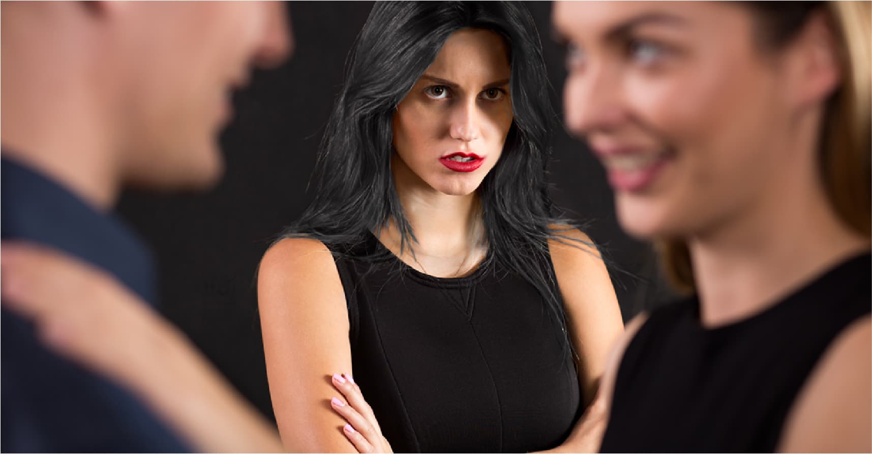 صورة فتاة تؤكّد أنّها لا، لا تغار من صديقتها المقربة الحيوانة إن شاء الله تموت التي عثرت على عريس