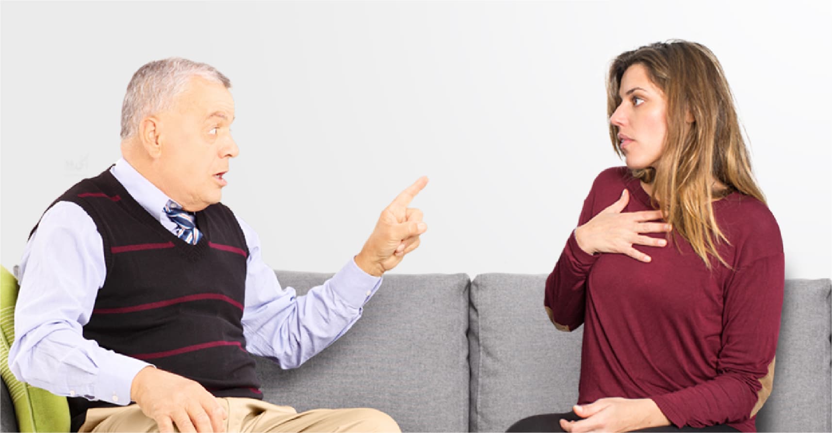 صورة أب يحذر ابنته من الخروج من المنزل وإلا سيأكلها النائب الخرابشة