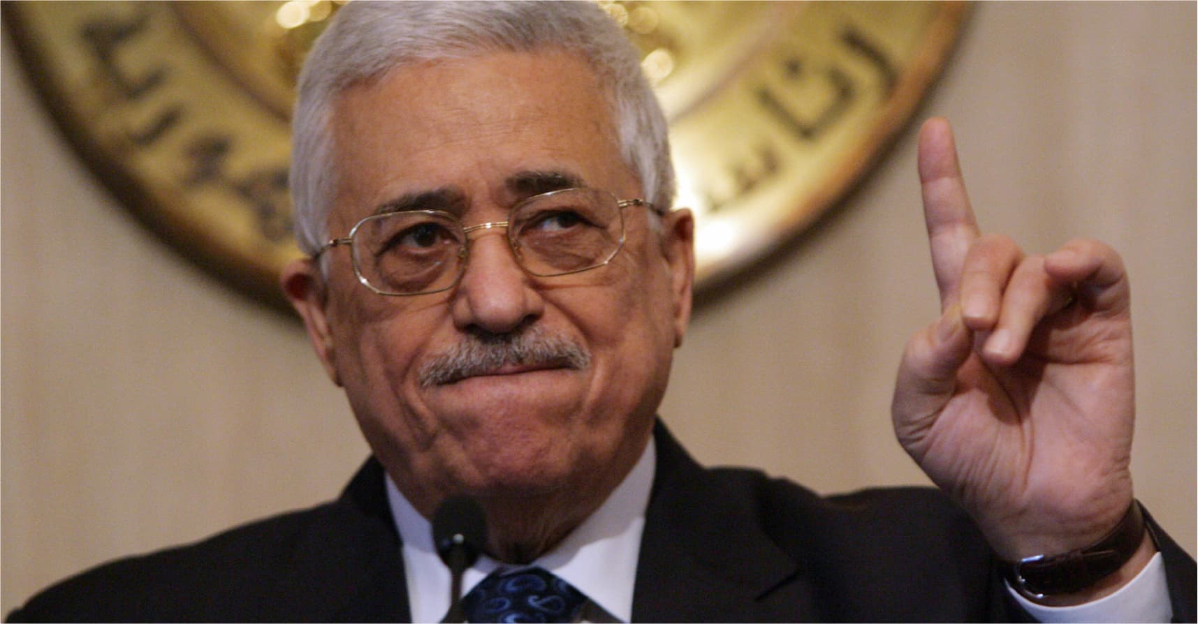 صورة عباس يطلب تصريحاً من قوات الاحتلال للاحتفال بعيد الاستقلال الفلسطيني