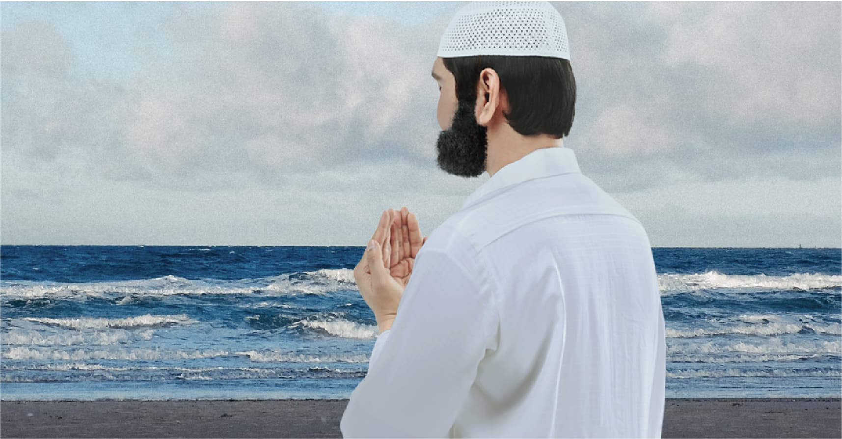 صورة شيخ يدعو لإجراء صلاة تحلية مياه البحر بعد فشل صلاة الاستسقاء