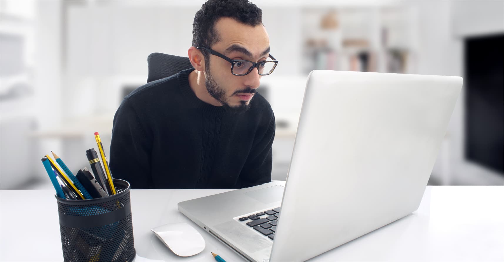 صورة روزنامة شاب تؤكد له أنه ولليوم العاشر على التوالي، اليوم ليس يوم الخميس بعد