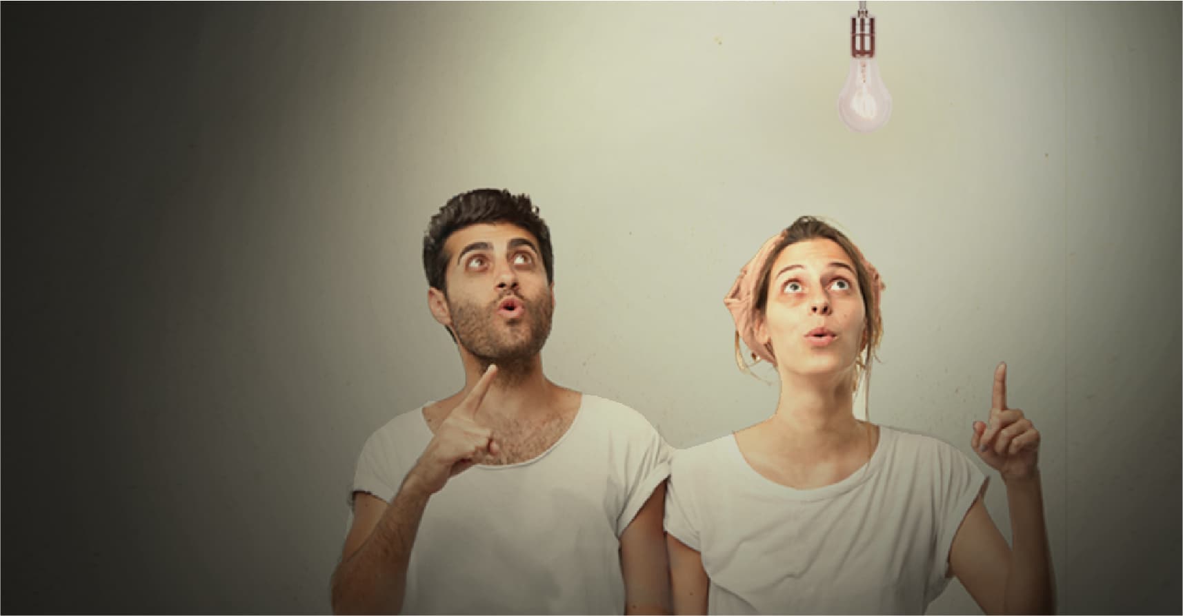 صورة أضواء غامضة تجتاح منزل عائلة في غزّة وتقلق أفرادها قبل تَذكُّرهم أنَّها الكهرباء