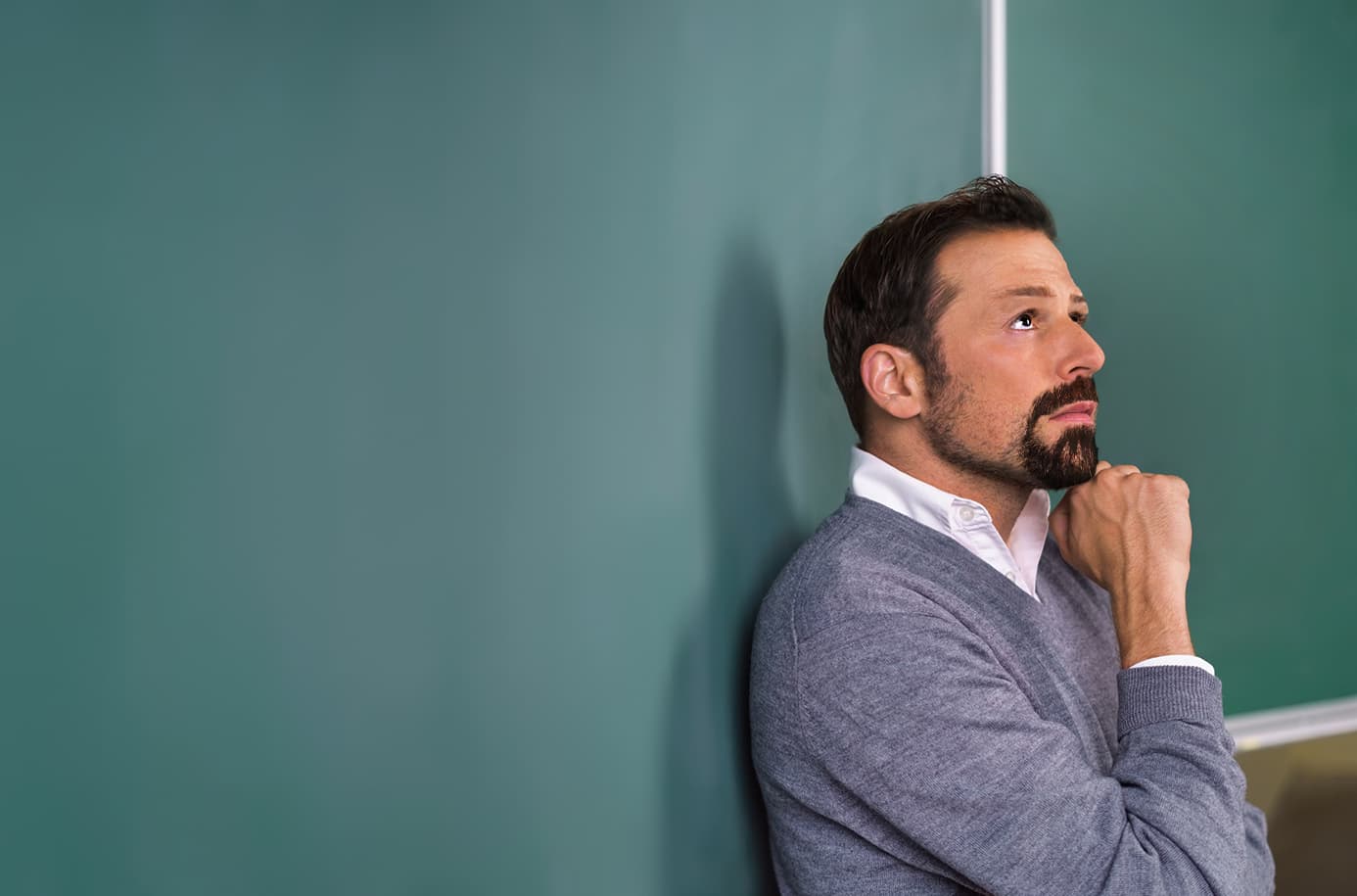 صورة شاب متهوّر يضيع مستقبله ويصبح مدرساً