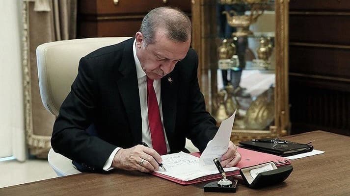 صورة إردوغان يأمر باعتقال جميع من صوتوا ضد التعديلات الدستورية والذين لم يشاركوا بالتصويت بتهمة “الضلوع في محاولة الانقلاب”
