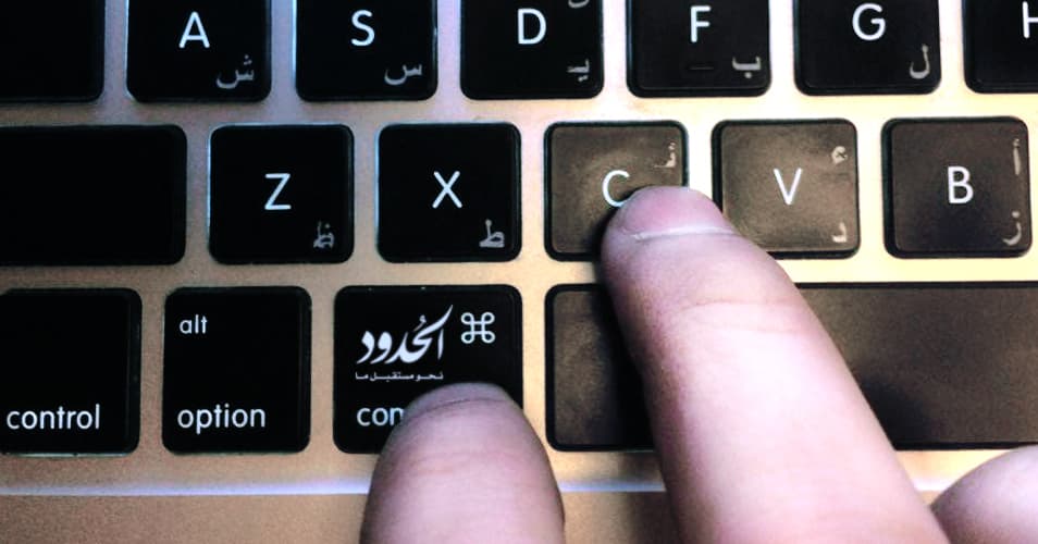 صورة دليل الحدود للصحفيين: كيف تسرق أخباراً ساخرة وتنشرها مع المحافظة على شرف المهنة؟