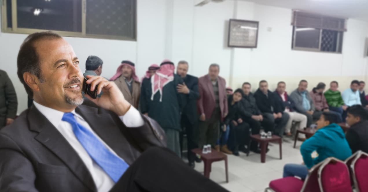 صورة رجل أعمال ما زال يعتقد أن التحدث على هاتف خليوي يجعله مهماً